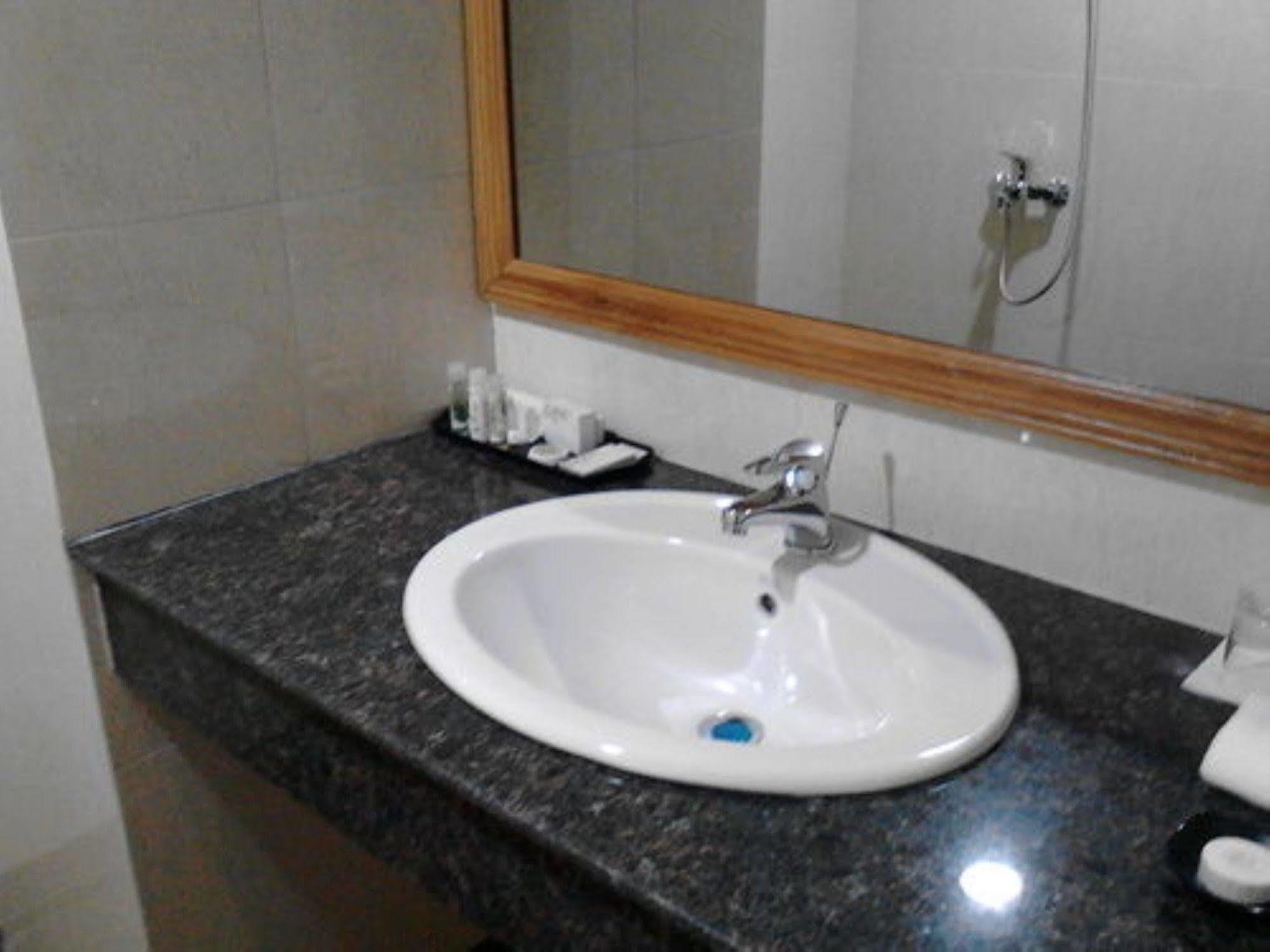 Silver Green Hotel Янгон Екстер'єр фото