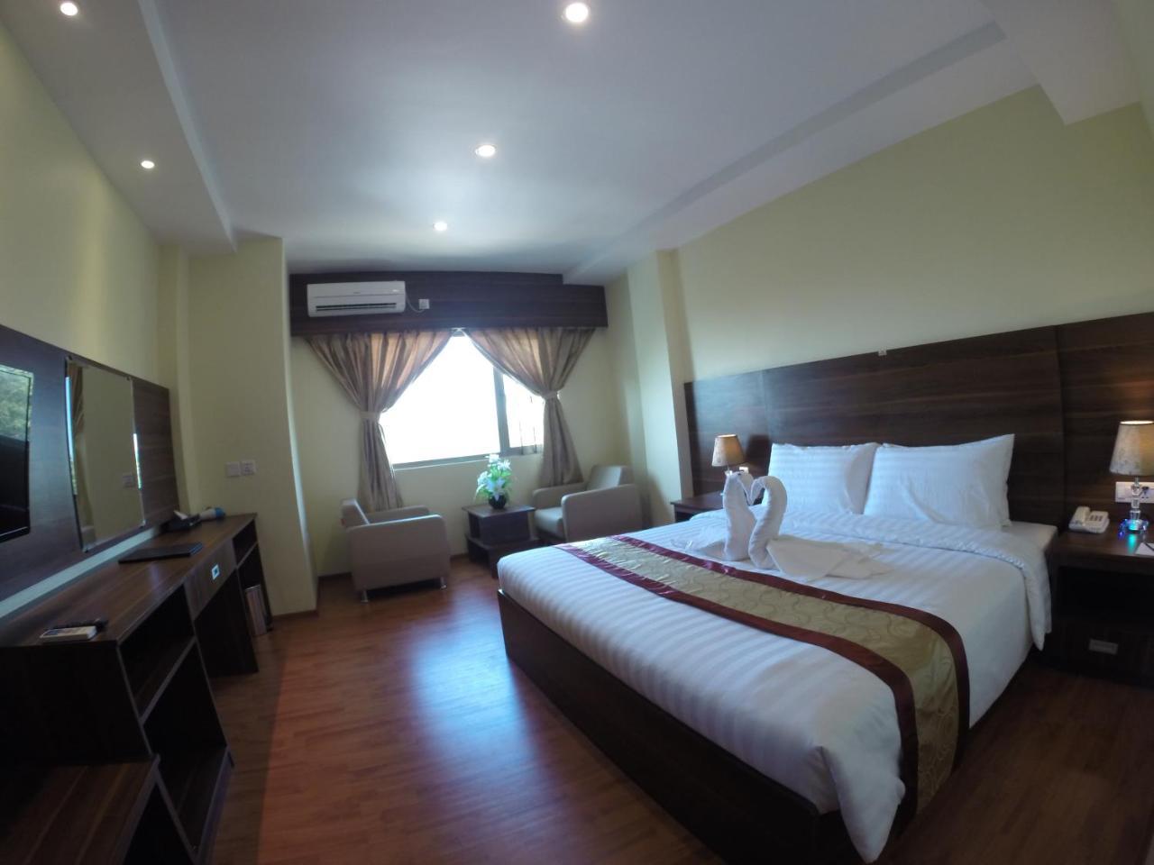 Silver Green Hotel Янгон Екстер'єр фото